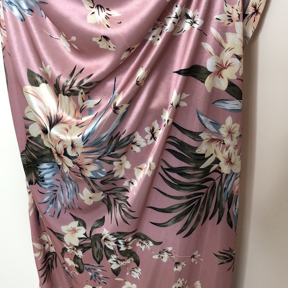 Women’s Unknown Brand Flower Dress - Picture 3 of 5